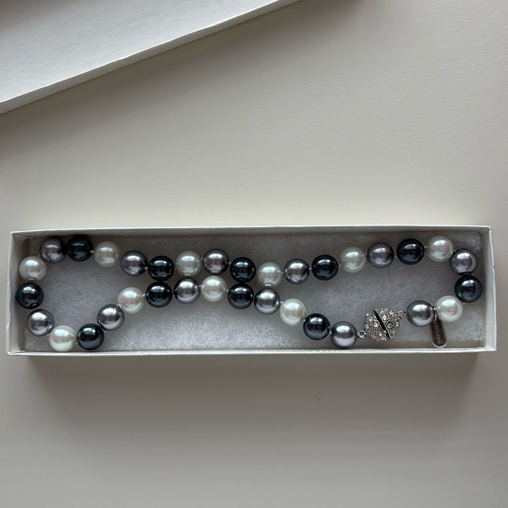 Kissaka Glass Pearl Necklace